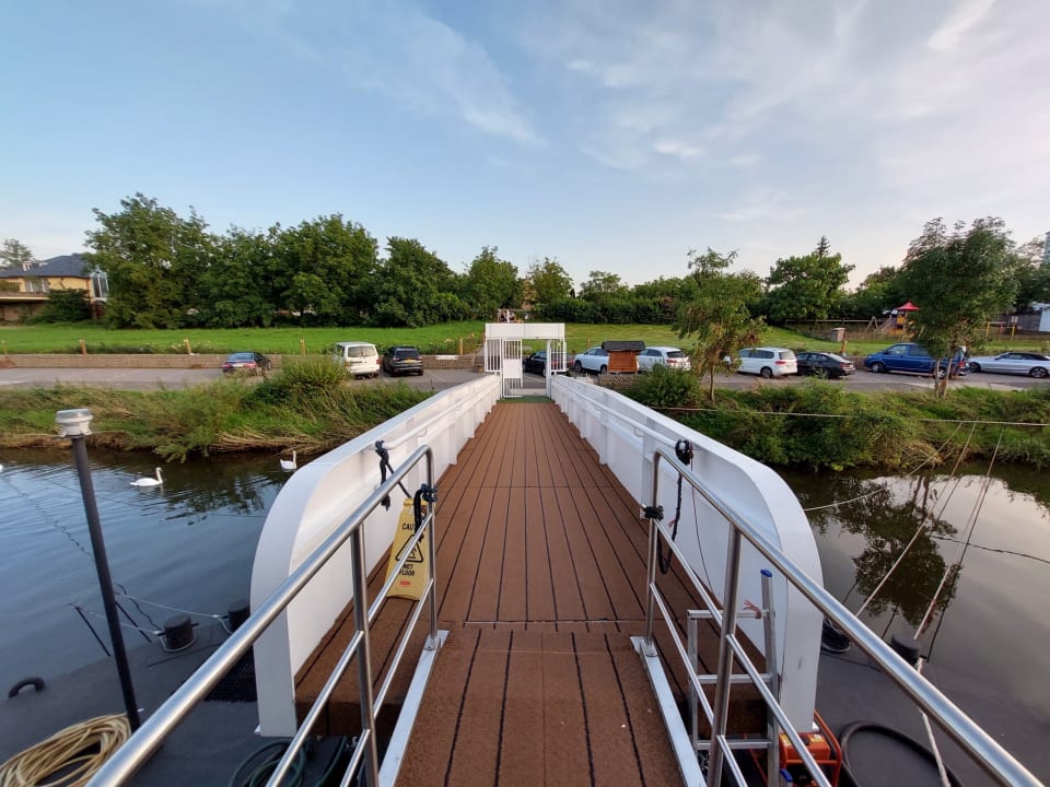Außenansicht Enjoy Deluxe Hotelschiff Prinses Juliana