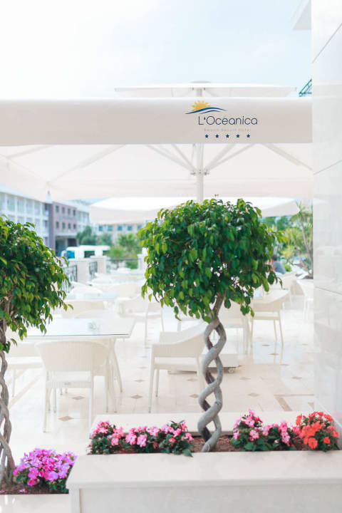Eingang L'Oceanica Beach Resort