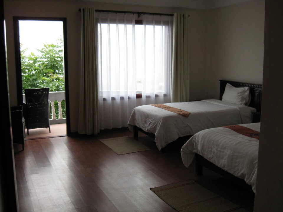 Blick von der Zimmertüre ins Zimmer Hotel Royal View