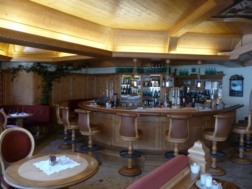 Schöne gemütliche Bar Hotel Alpin Spa Tuxerhof