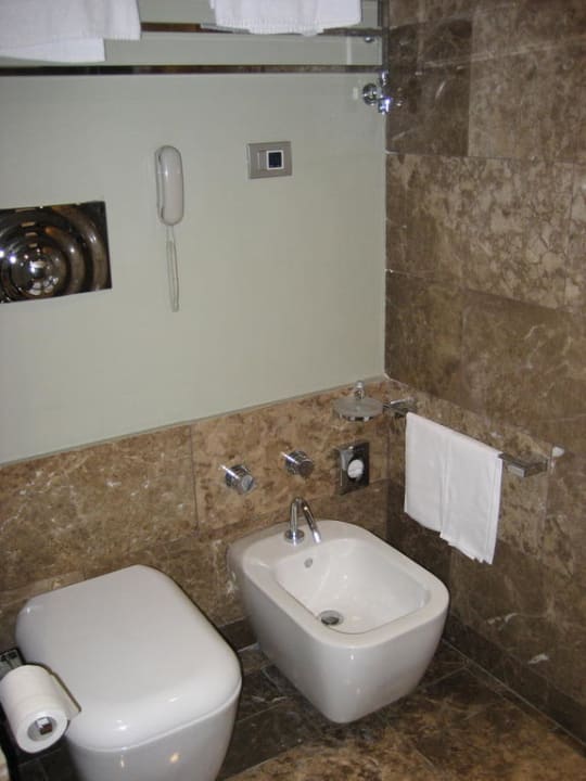 Badezimmer UNAHOTELS Napoli