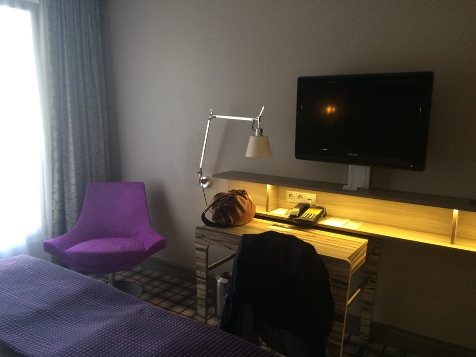 Tisch, Fernseher Hotel Mercure Salzburg City