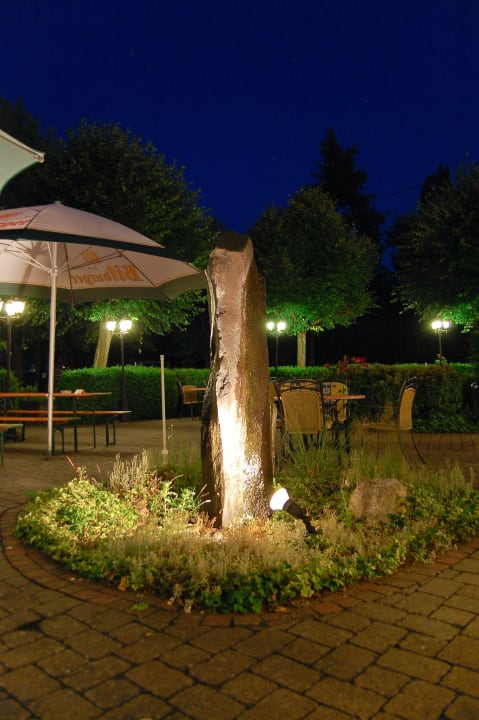 Abendlicher Biergarten & vulkanisches Wasserspiel Hotel HANSA