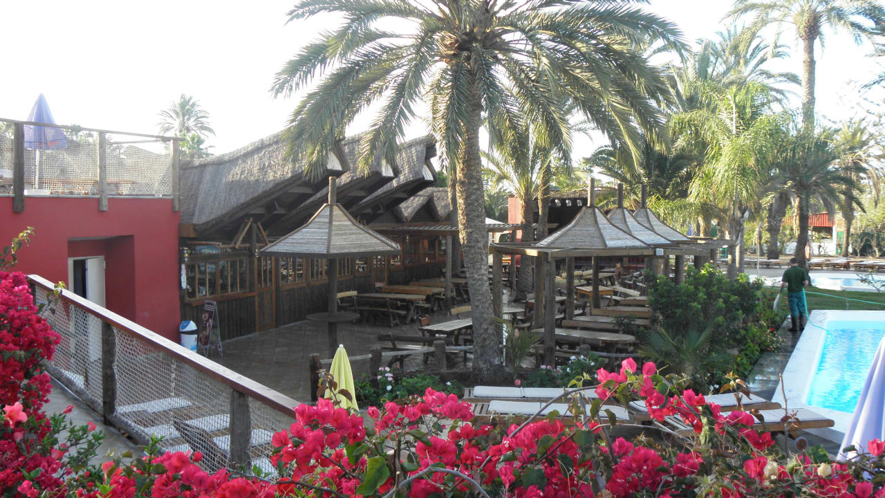 Poolanlage, Bar und Grillrestaurant HL Miraflor Suites Hotel