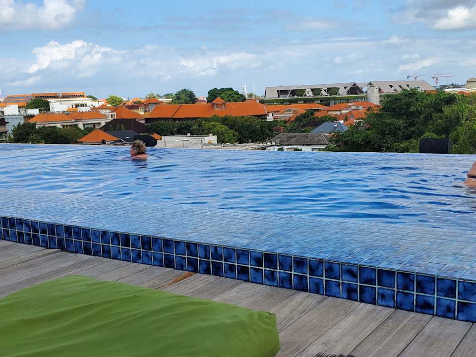 Pool MAMAKA by Ovolo