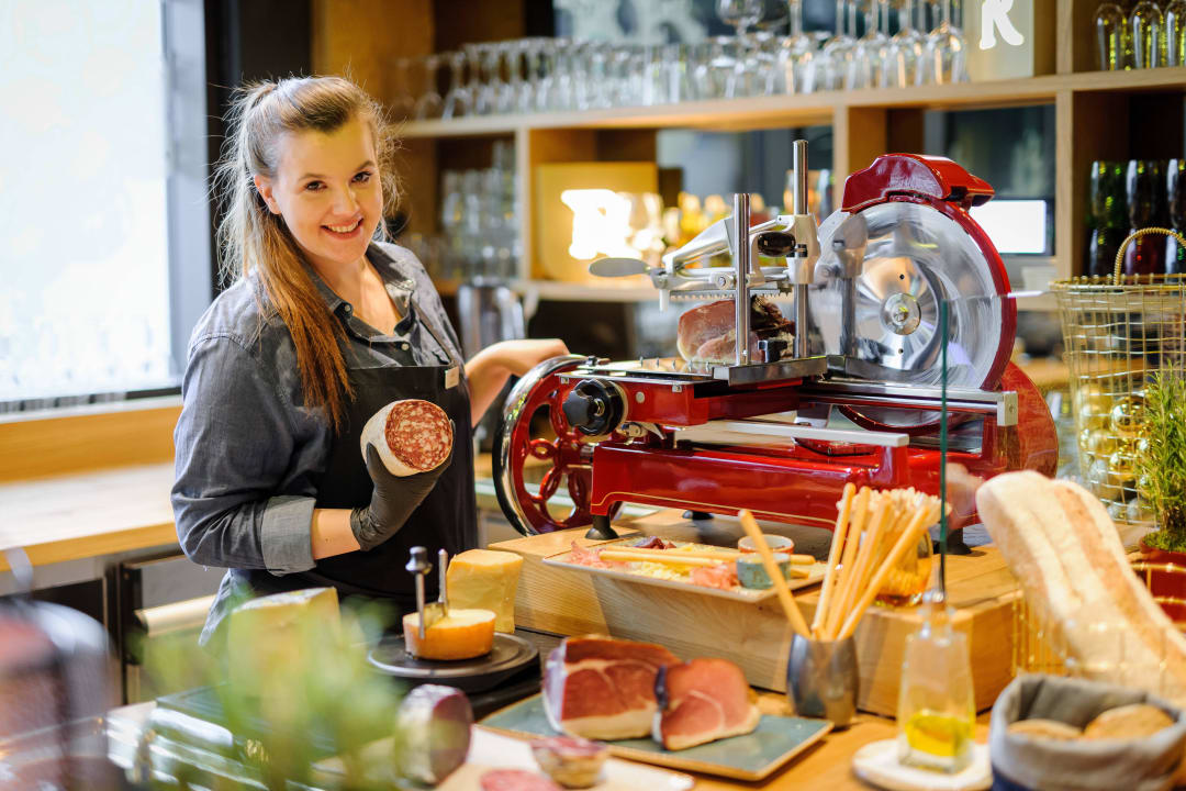 Snacks von unserer Berkelmachine Mercure Berlin Wittenbergplatz