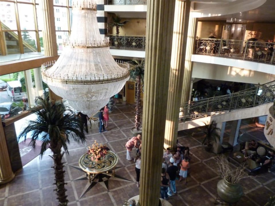 Der Eingangsbereich Imperial Palace Hotel