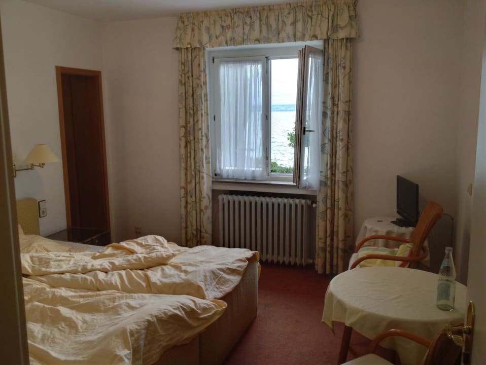 Zimmer 2 mit Blick auf den See Hotel Landhaus Messmer