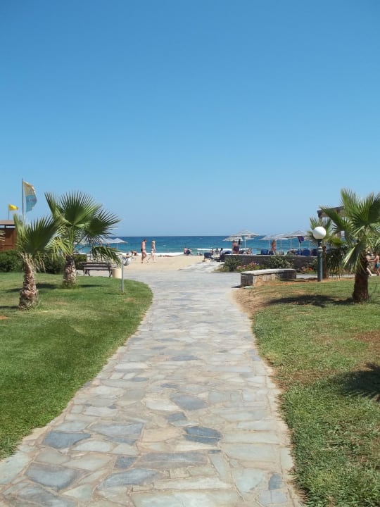 Weg vom Hotel zum Strand Calimera Sirens Beach