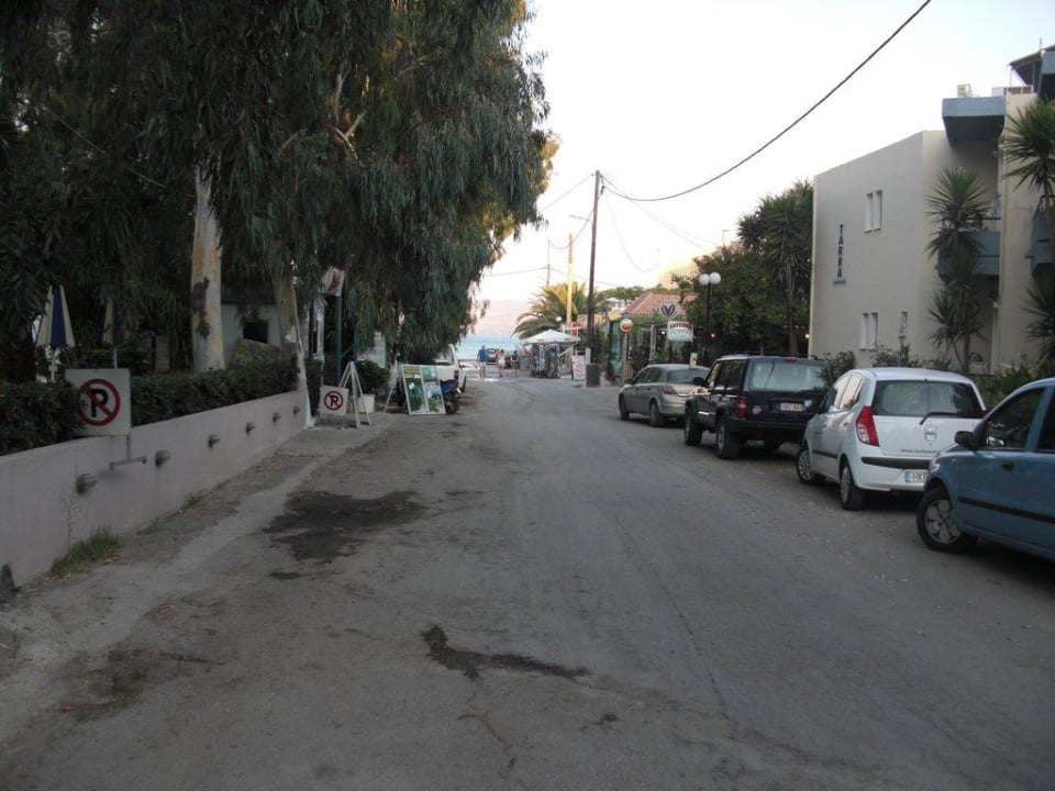 Weg zum Strand Corissia Beach Hotel