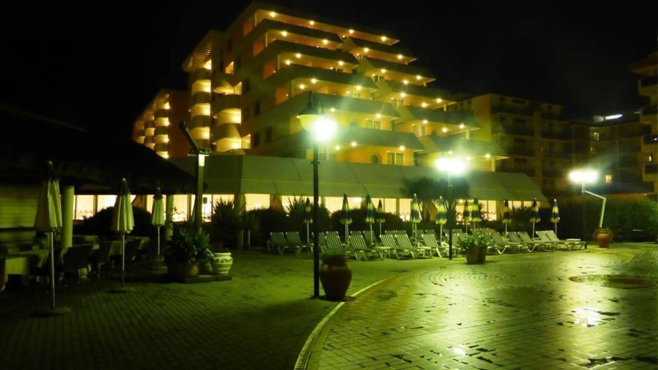 Hotel bei Nacht Aparthotel Holiday