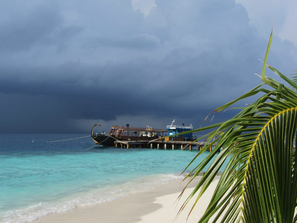 Strand mit Steg Adaaran Club Rannalhi - All Inclusive