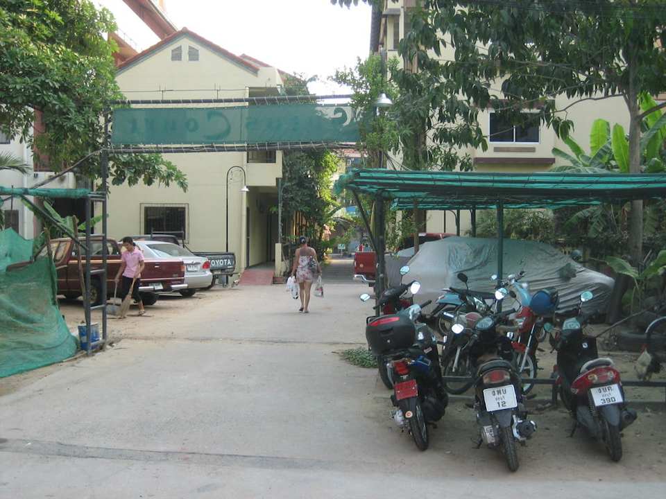 Hoteleingang Hotel Sutus Court 1