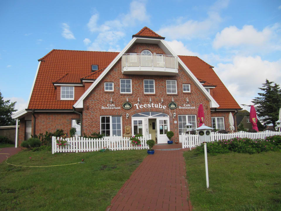 Blick auf Eingang Ferienwohnungen Teestube Baltrum