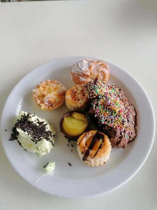 Gastro R2 BUGANVILLA Hotel & Spa