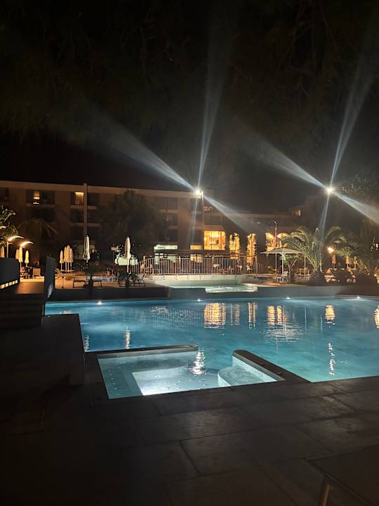 Pool Caravia Beach Hotel