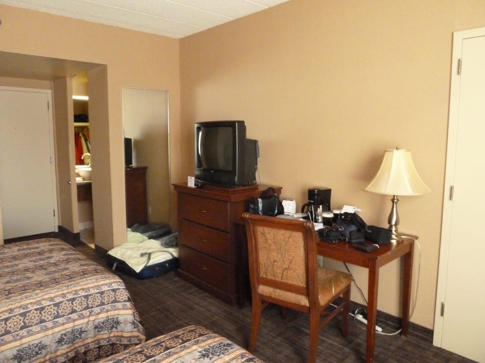 Ablagemöglichkeit Zimmer 144 Travelodge by Wyndham Hotel & Convention Centre Quebec City