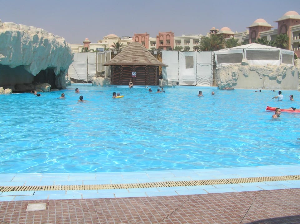 Вид бассейна Serenity Alpha Beach