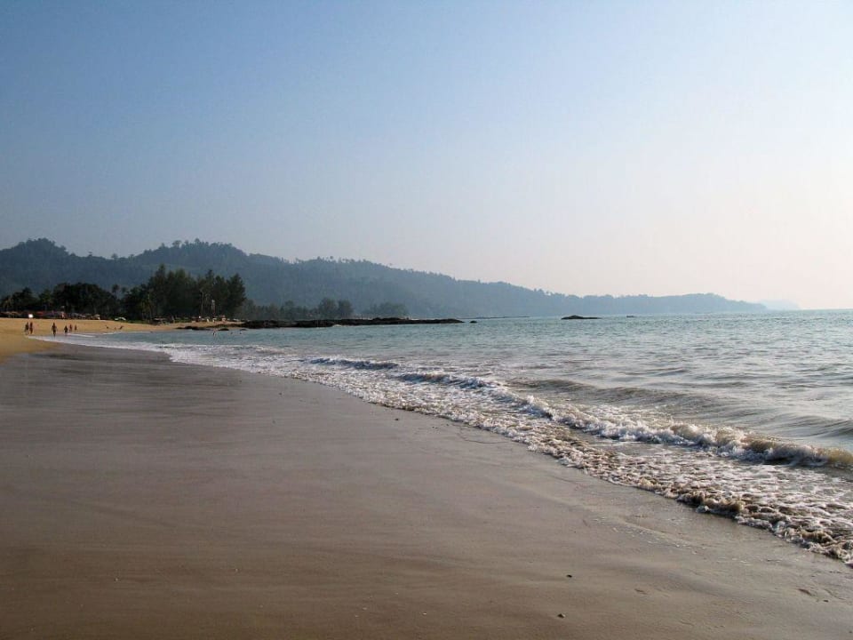 Strand rechts vom Hotel La Flora Khao Lak