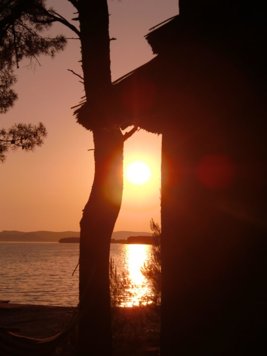 Hütte im Sonnenuntergang Pine Beach Pakostane