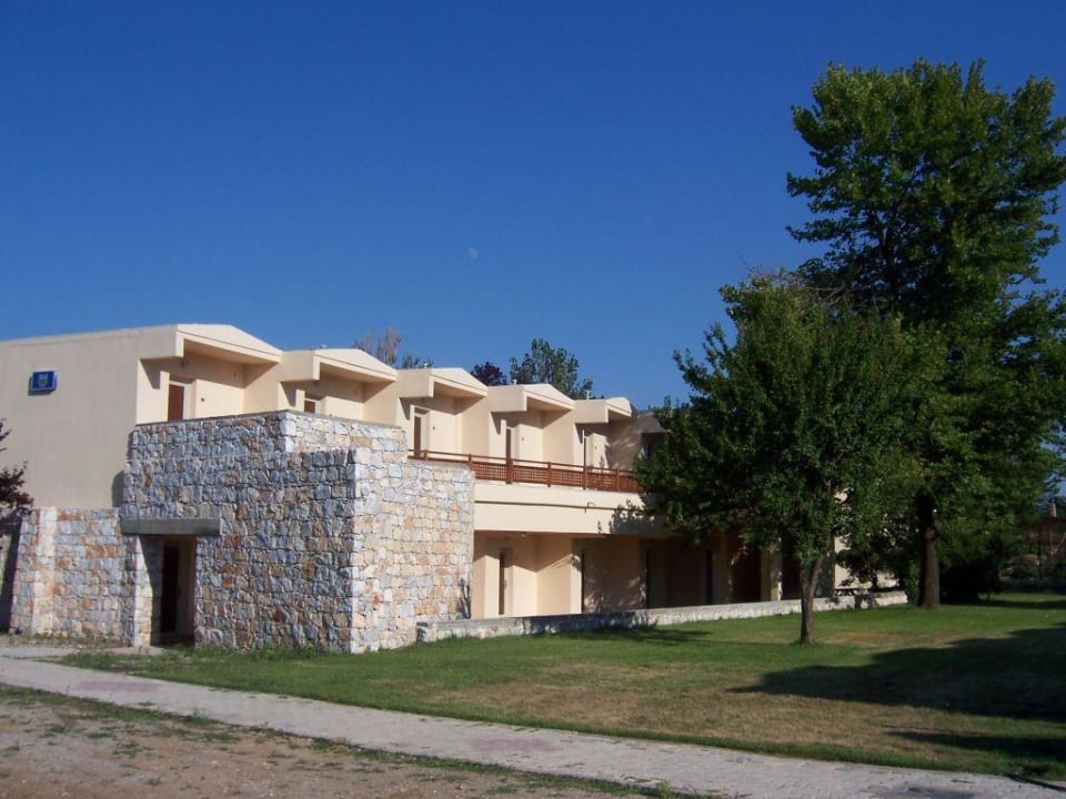 Teil der Anlage mit Bungalowkette Olympian Bay Grand Resort