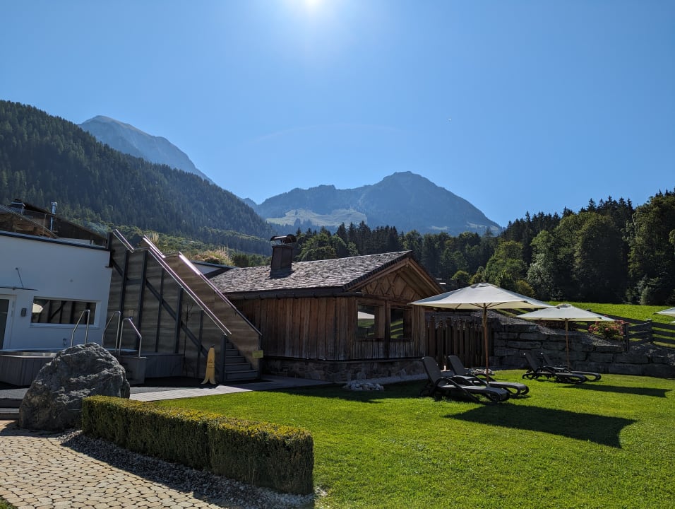 Außenansicht Alm- & Wellnesshotel Alpenhof