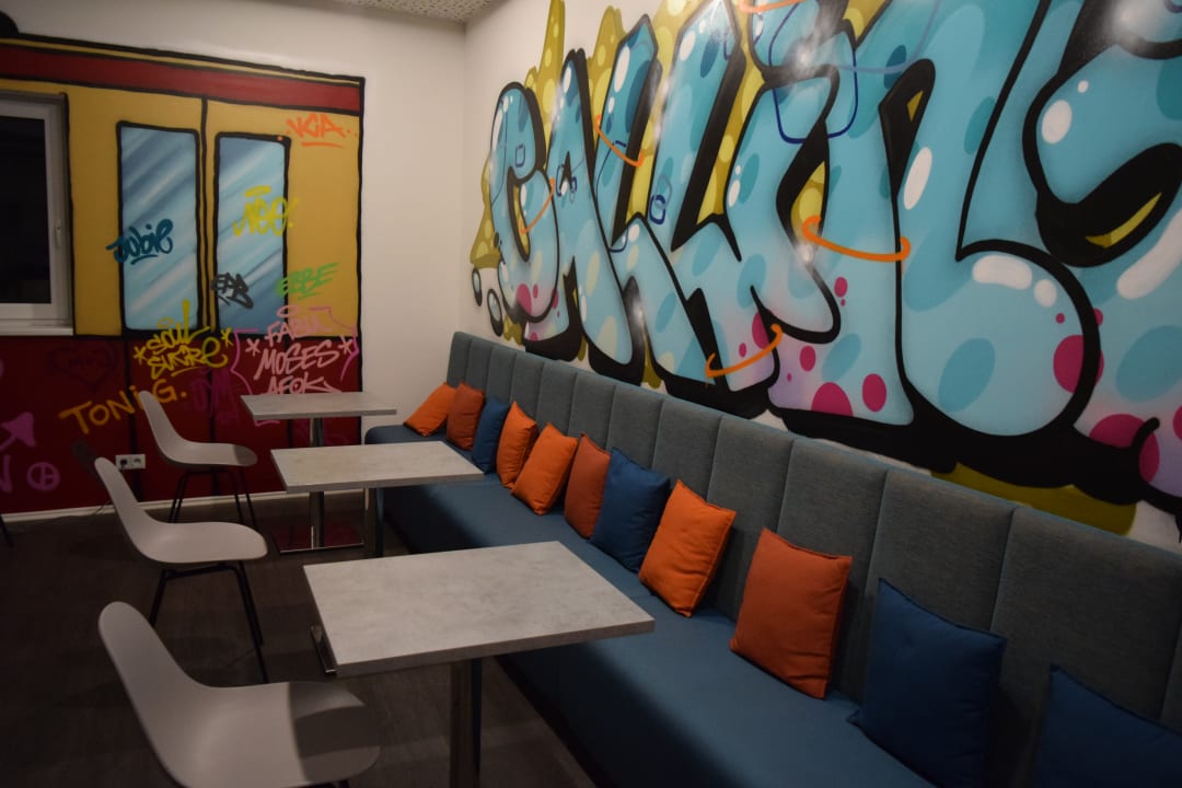 Gastro Holiday Inn - the niu, Hide Berlin Friedrichshain