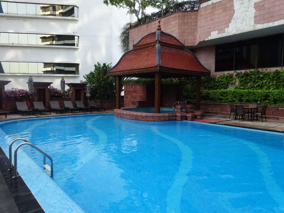 Pool The Landmark Bangkok