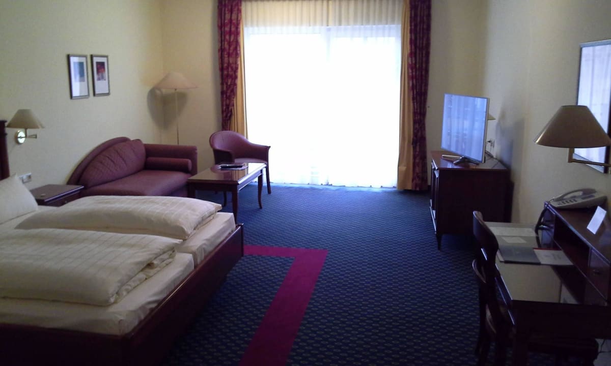 Sehr gepflegte Ausstattung mikt Teppichboden Schloß-Hotel Petry