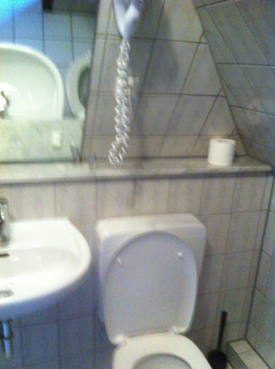 Langsam aufstehen sonst ( BEULE) Hotel Akazienhof