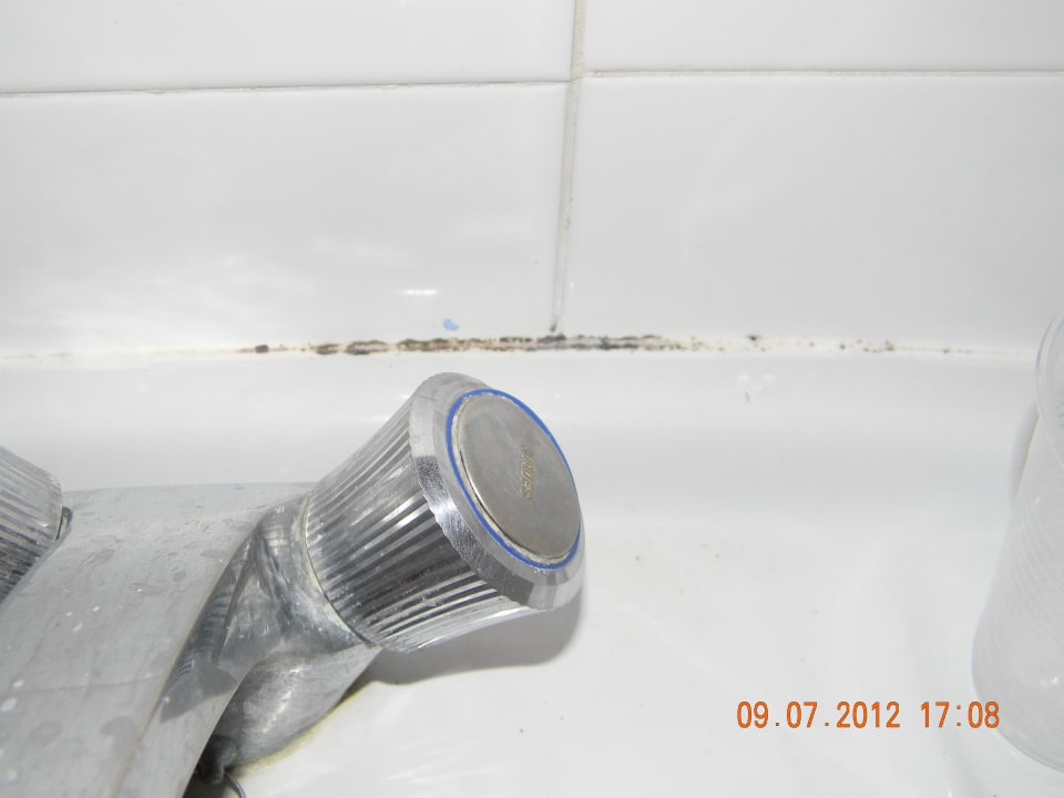 Schimmel im ganzen Bad Sun Club Eldorado