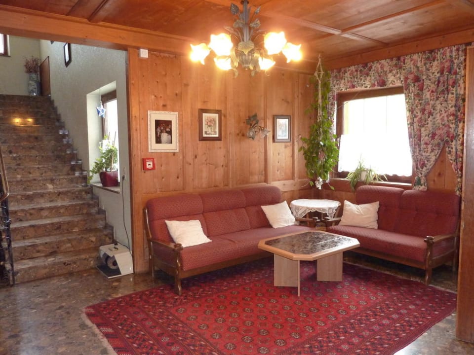 Einladenes Foyer Hotel Klausenhof