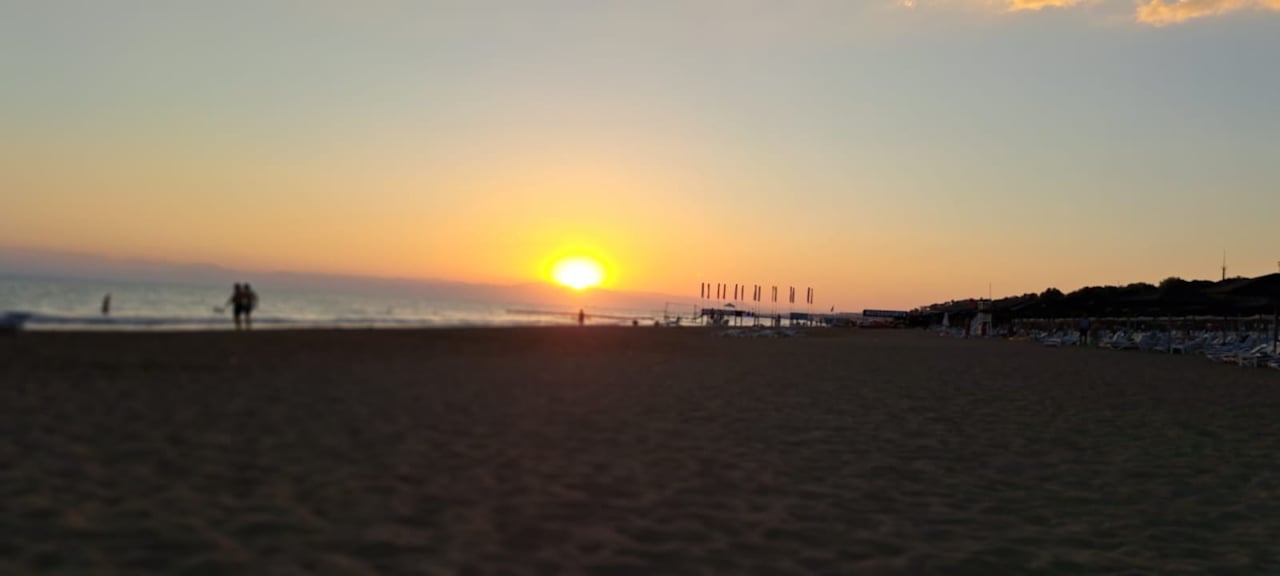 Strand Kamelya Aishen Club