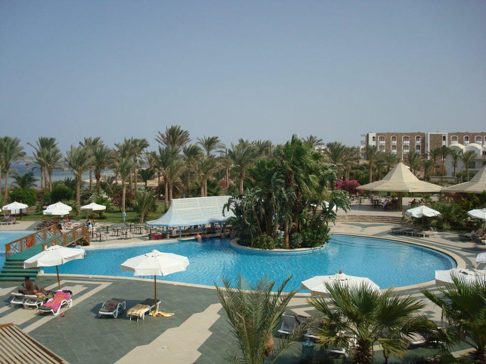 Poolanlage Brayka Bay Resort