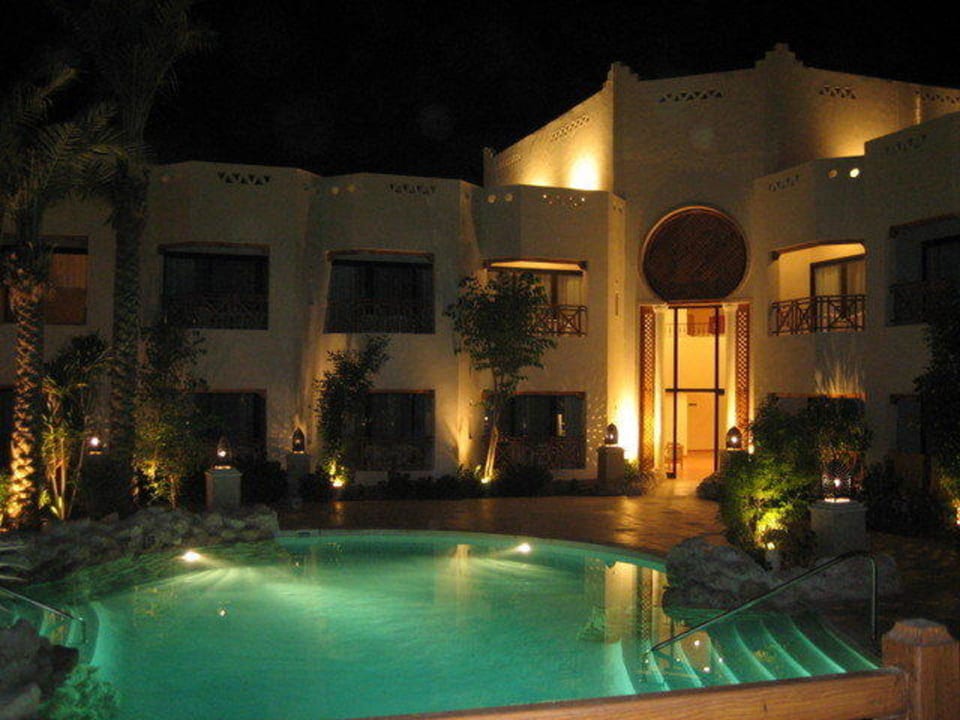 Pool mit Wohngebäude Ghazala Gardens