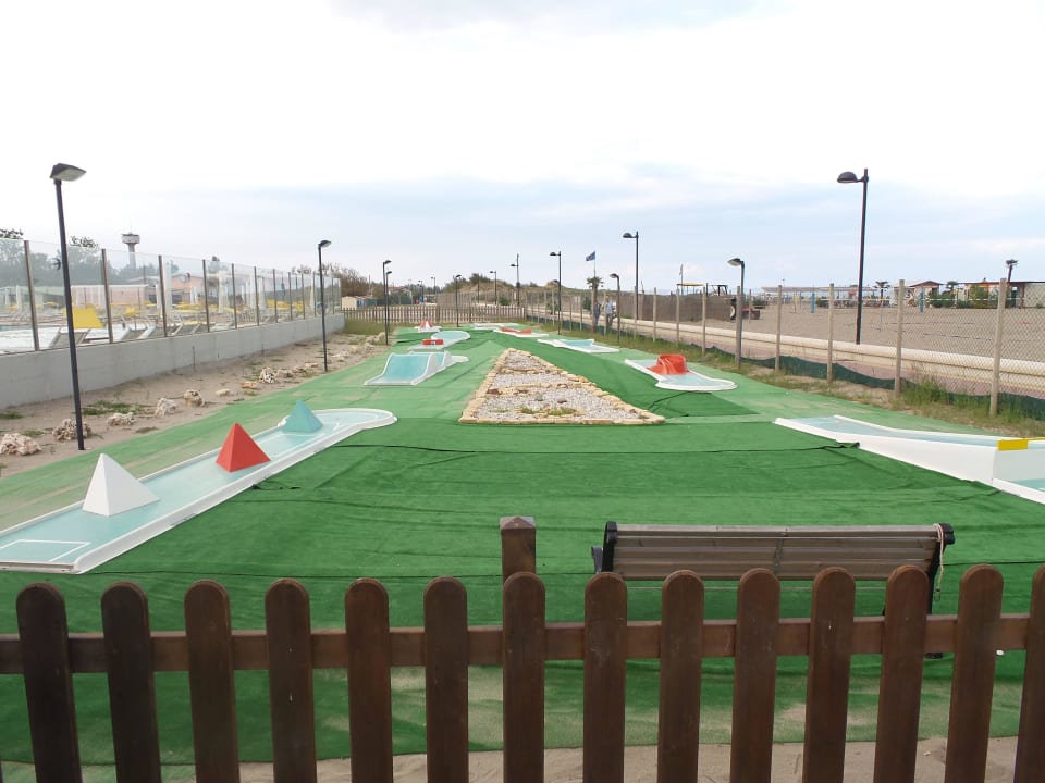 Minigolf ist kostenlos im Miniclub Villaggio Turistico Rosapineta Sud