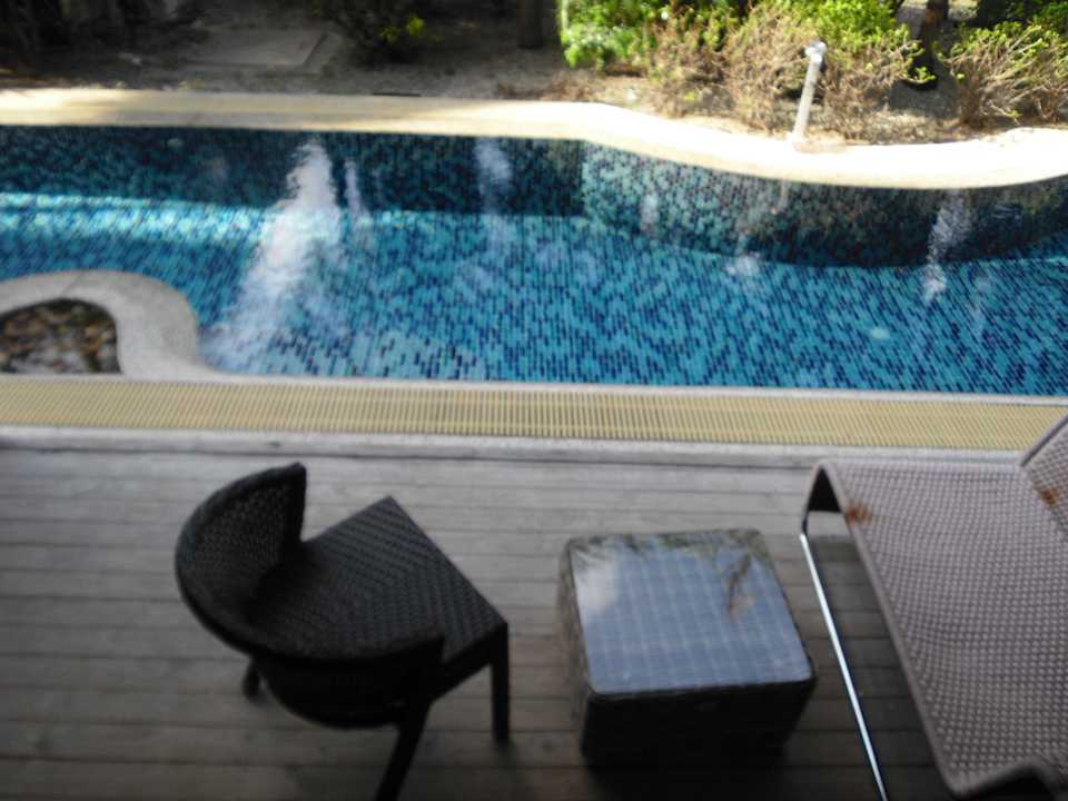 Terrasse mit Poolbahn B-Lay Tong Phuket Hotel