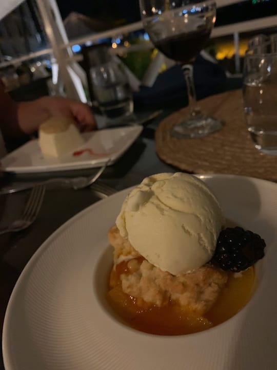 Gastro Sea Breeze Beach House - All Inclusive