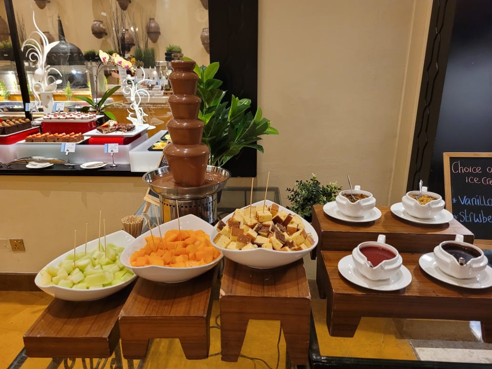 Gastro The Cove Rotana Resort
