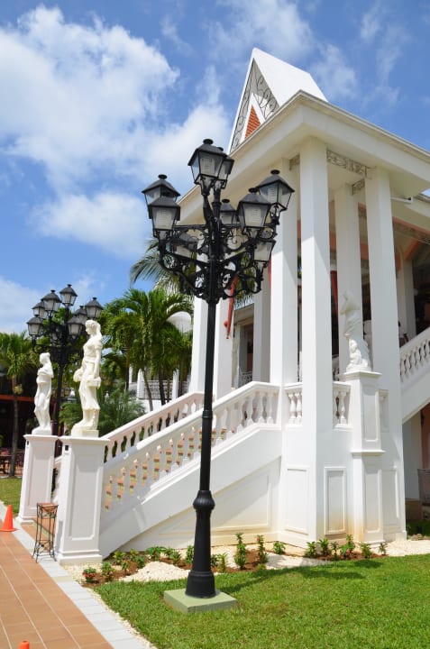 Der Aufgang vom Pool zur Lobby Hotel Riu Palace Tropical Bay