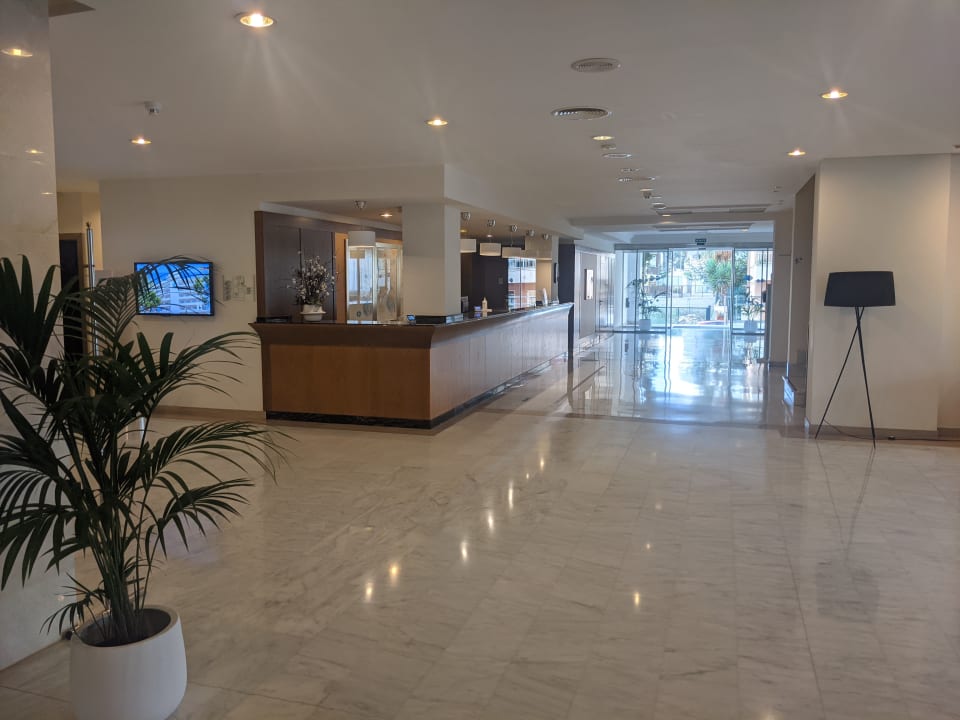 Lobby Grupotel Montecarlo