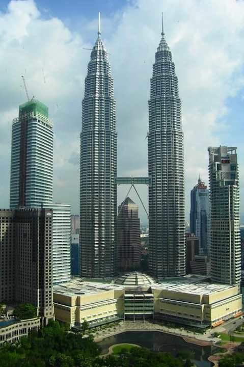 Blick von der Poolanlage Hotel Traders Kuala Lumpur