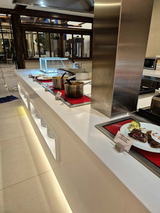 Gastro HL Miraflor Suites Hotel