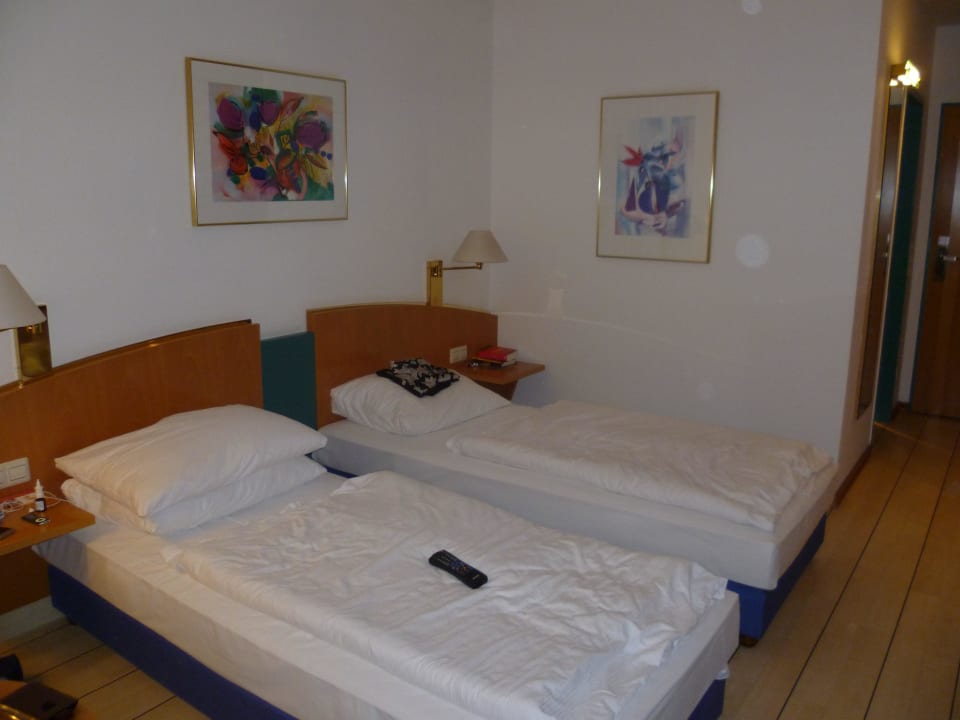 2 Einzelbetten H+ Hotel Limes Thermen Aalen