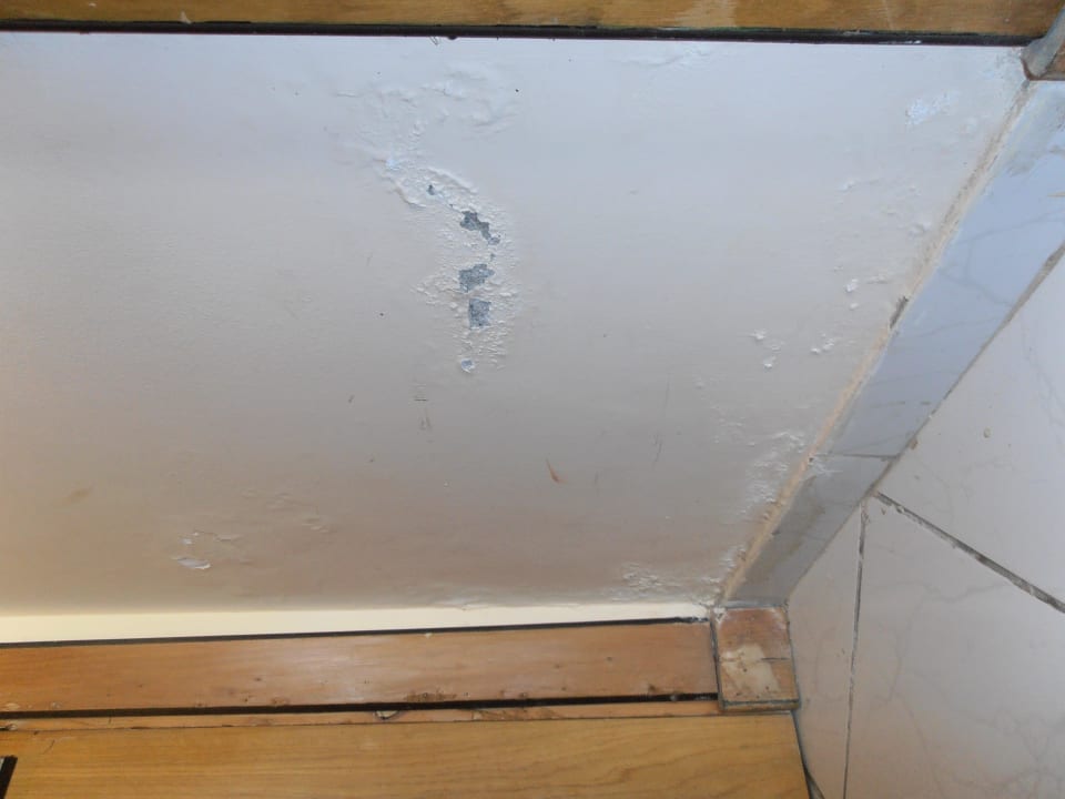 Odpadające tynki King Tut Resort