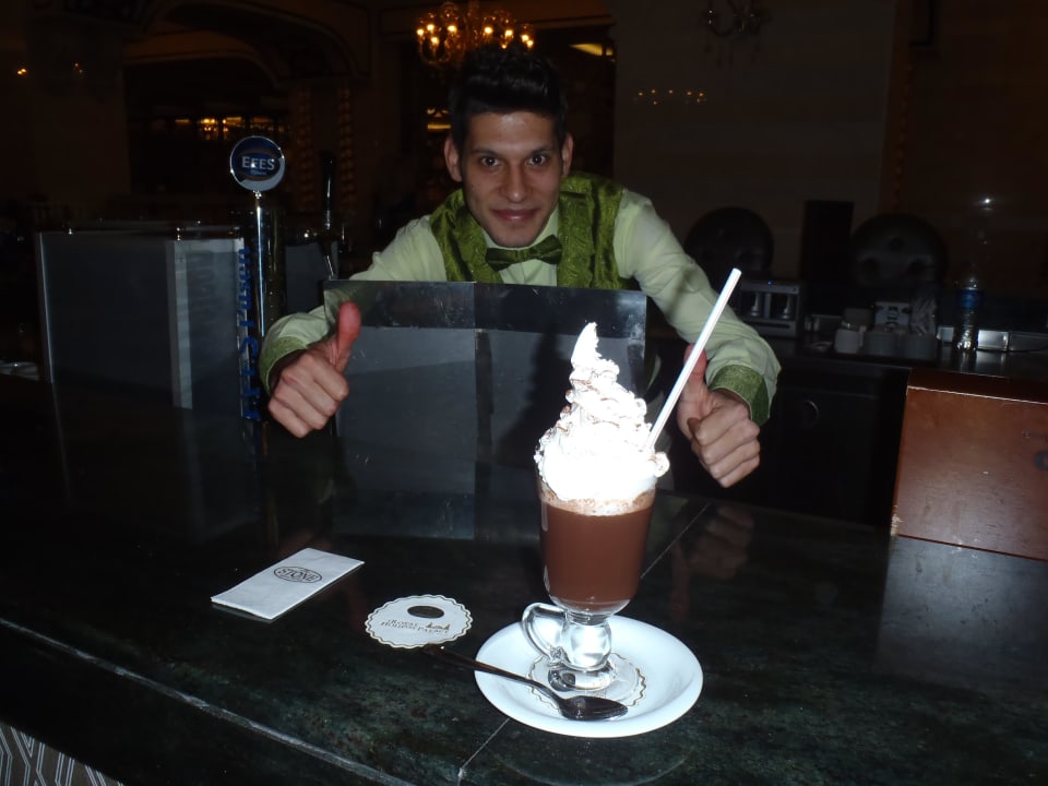  Hot Choclaat/cream. Royal Holiday Palace