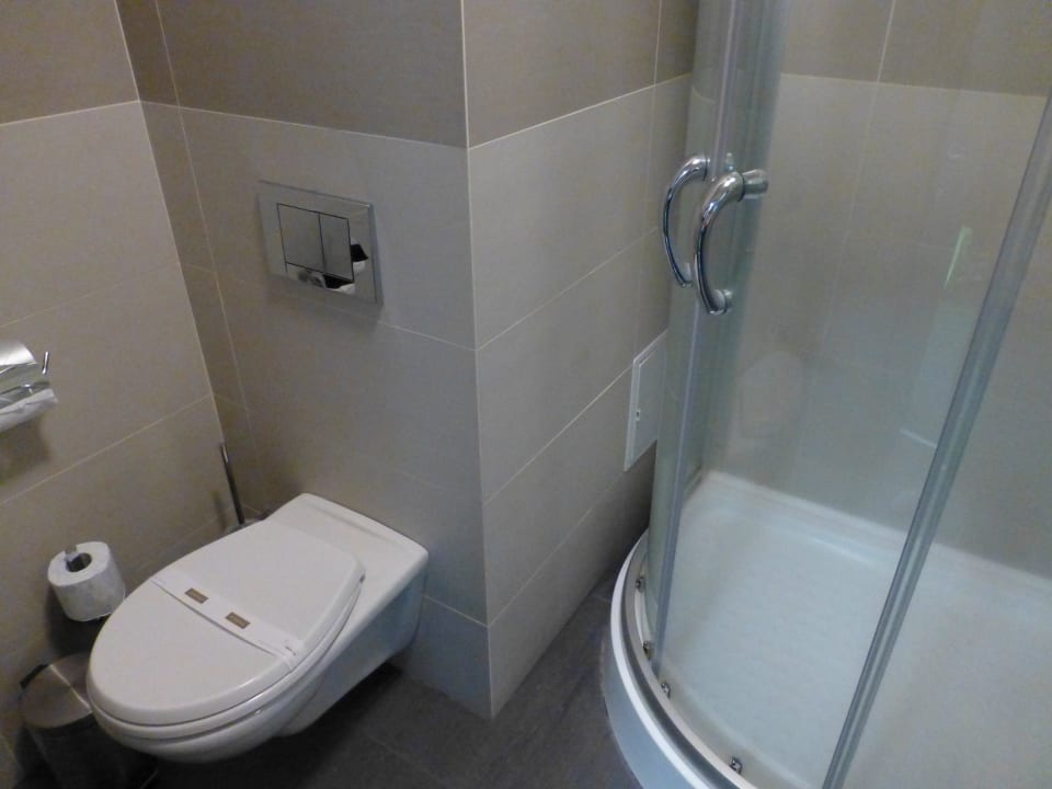 Sauberes Badezimmer Grand Hotel Balvanyos