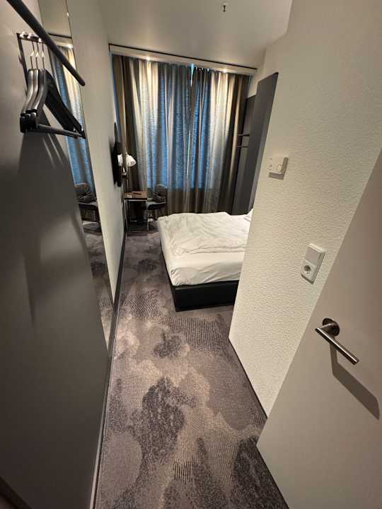 Zimmer Motel One Wiesbaden