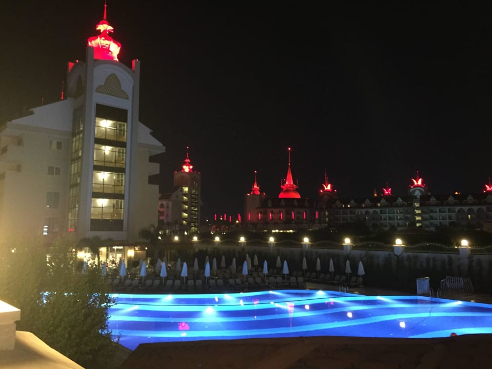 Relaxpool Well Palace Side