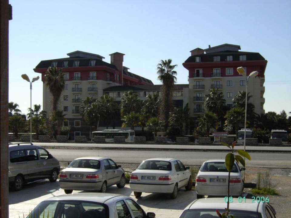 Vorderansicht Hotel Meryan